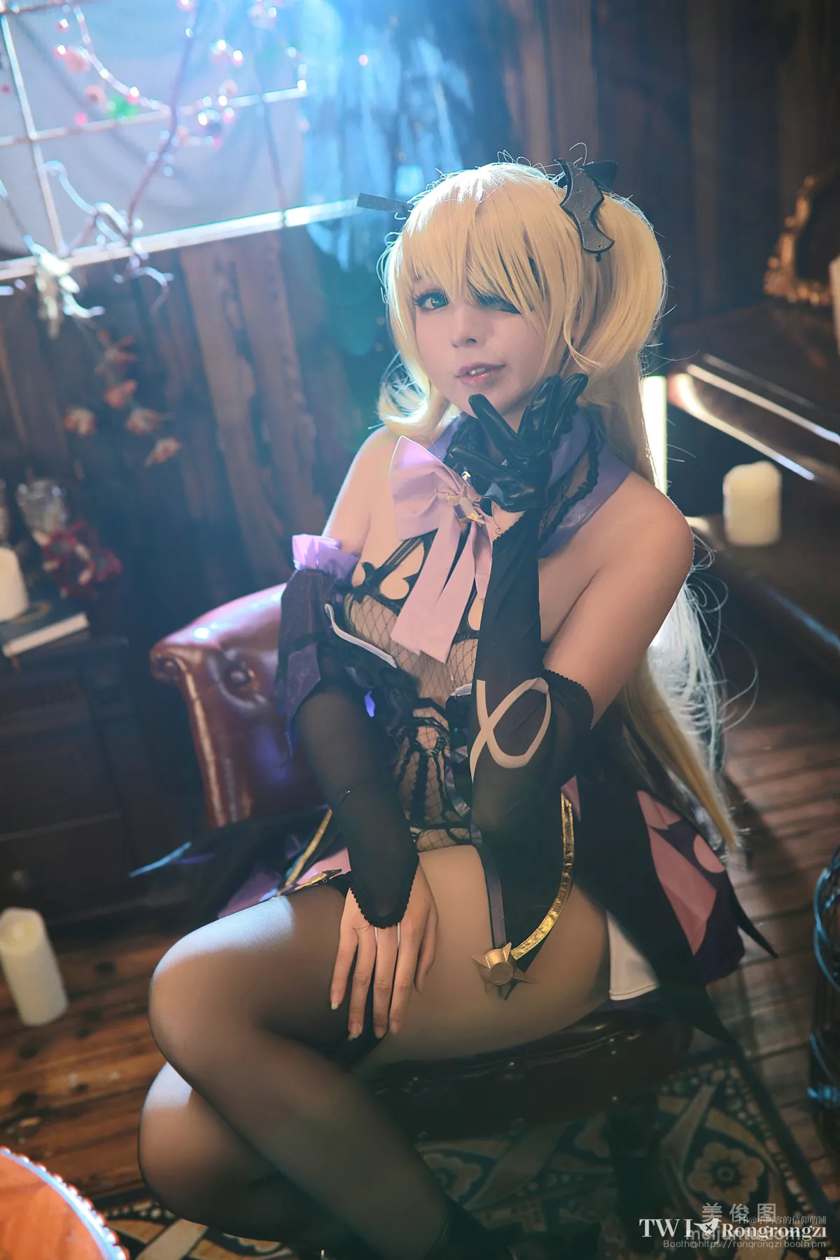 [Cosplay] Xiaorong Zaigu Gugu - Fischl Photo Set photo 5