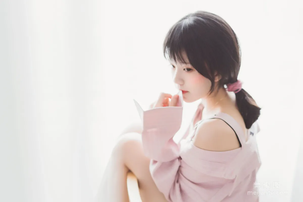 Ying Taomiao: Web Idols photo 11
