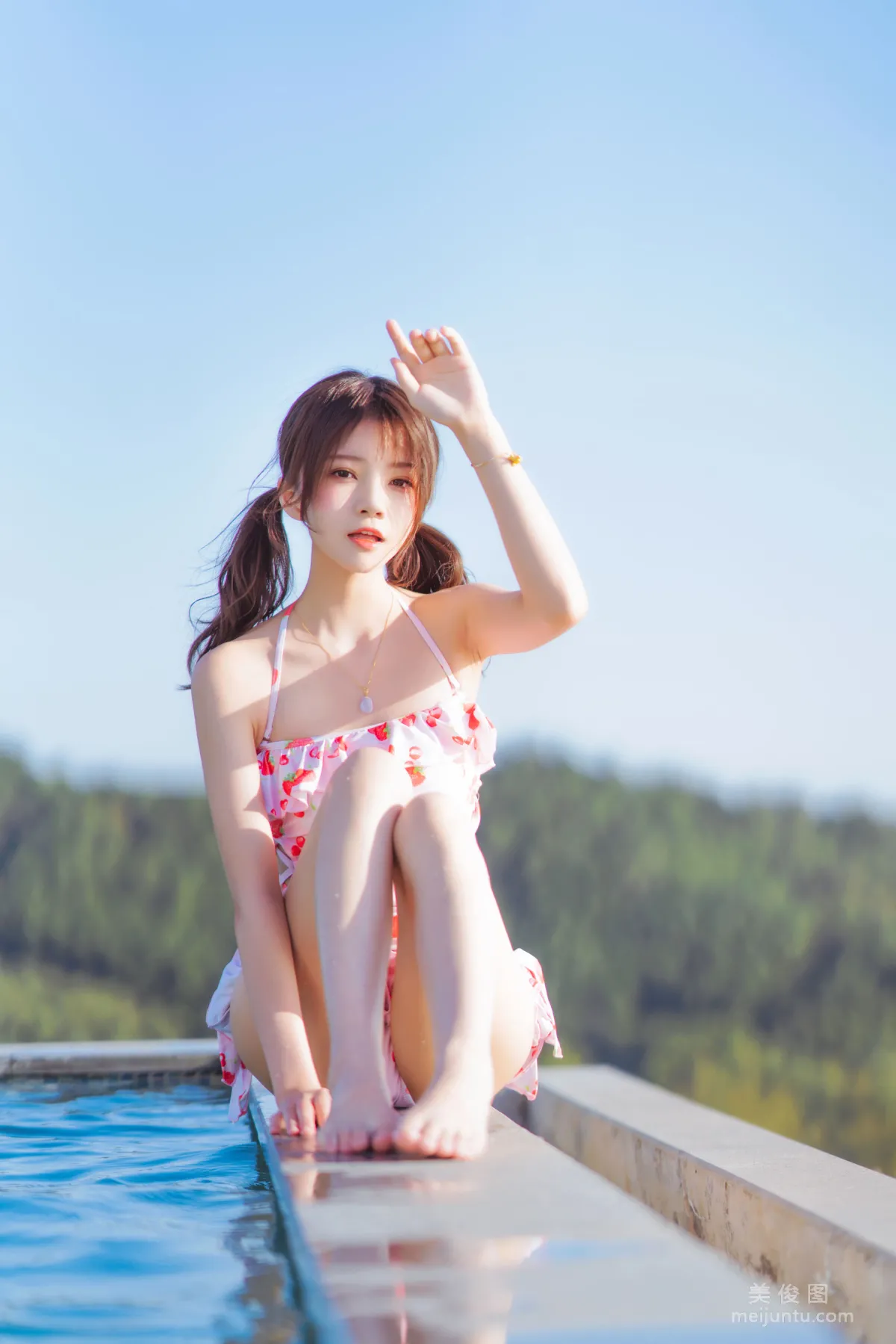 [COS Bonus] Ying Taomiao - Sweet Strawberry Swimsuit Photo Set photo 4