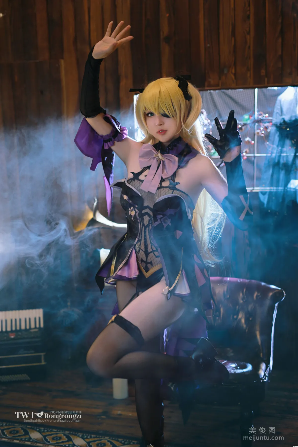 [Cosplay] Xiaorong Zaigu Gugu - Fischl Photo Set photo 10