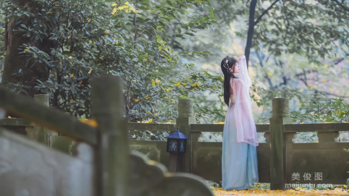 [COS福利] 桜桃喵 - 温柔之汉服银杏10