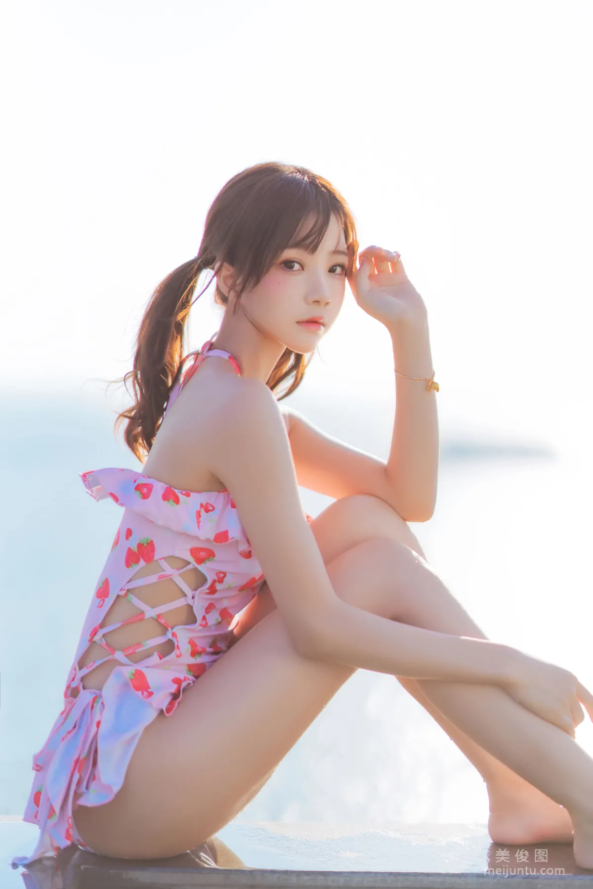 [COS Bonus] Ying Taomiao - Sweet Strawberry Swimsuit Photo Set photo 14