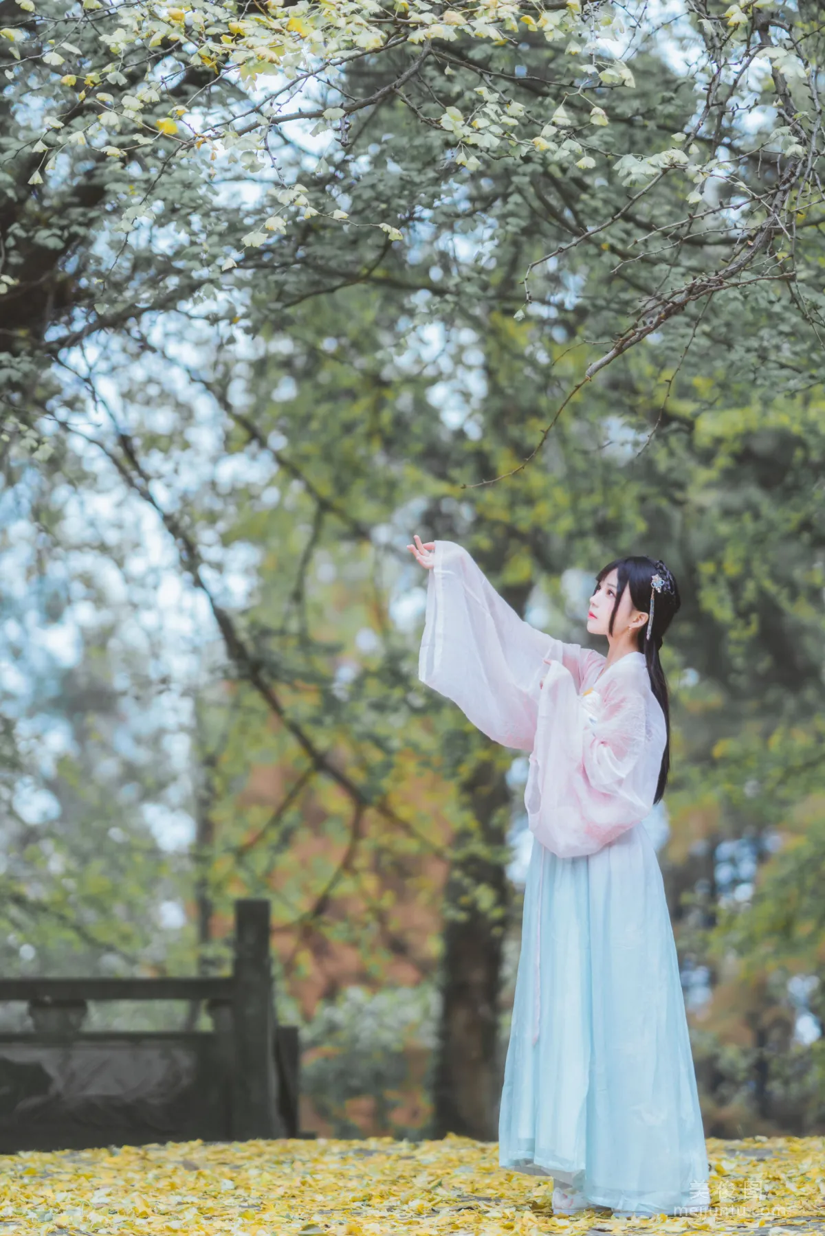 Ying Taomiao: Web Idols photo 3