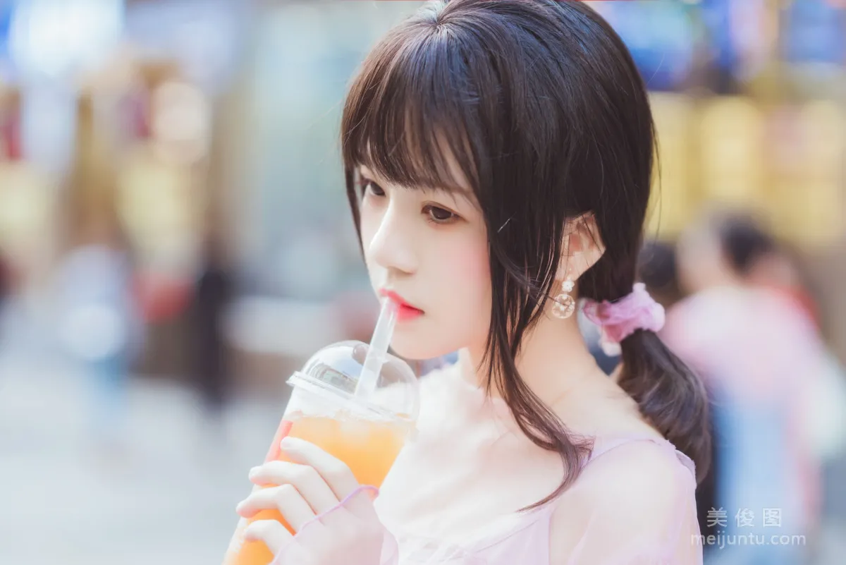 Ying Taomiao: Web Idols photo 1