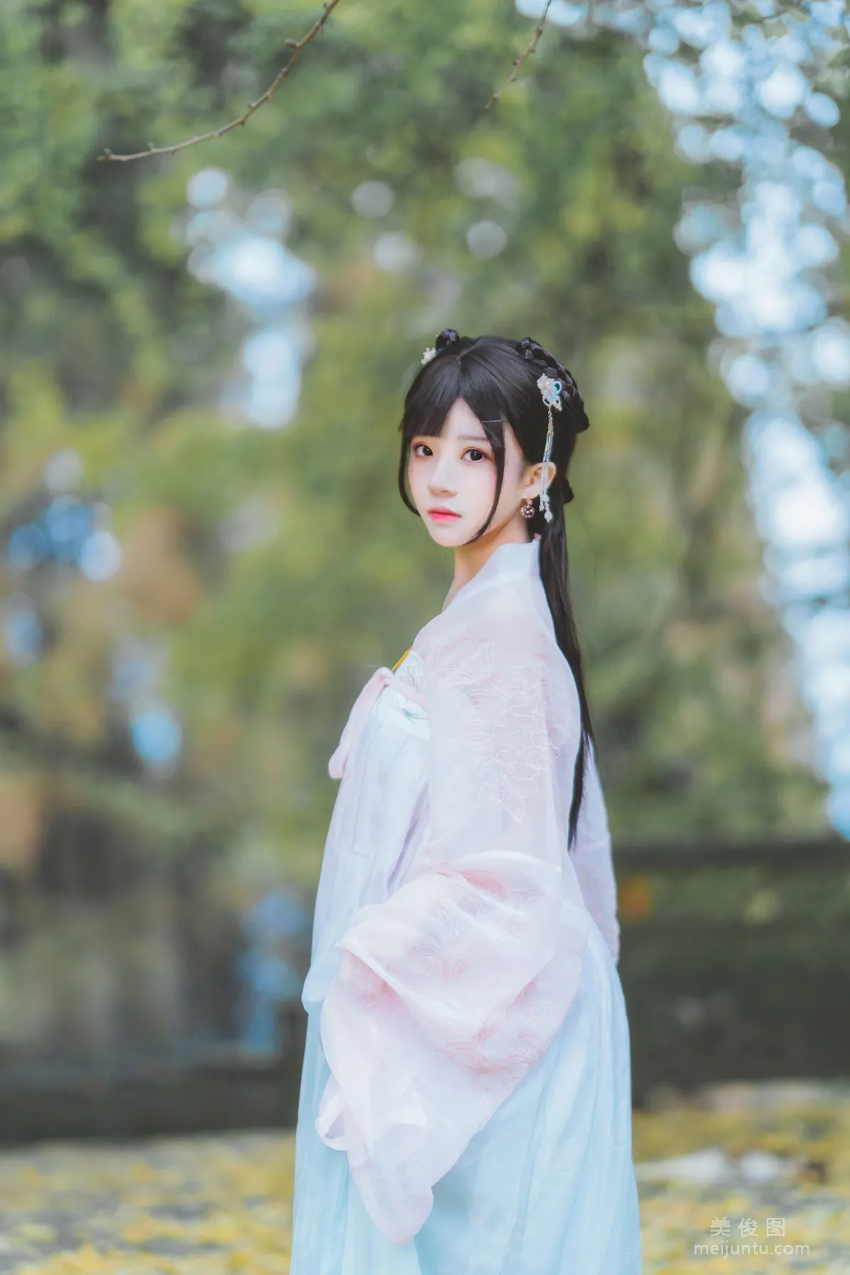 Ying Taomiao: Web Idols photo 4