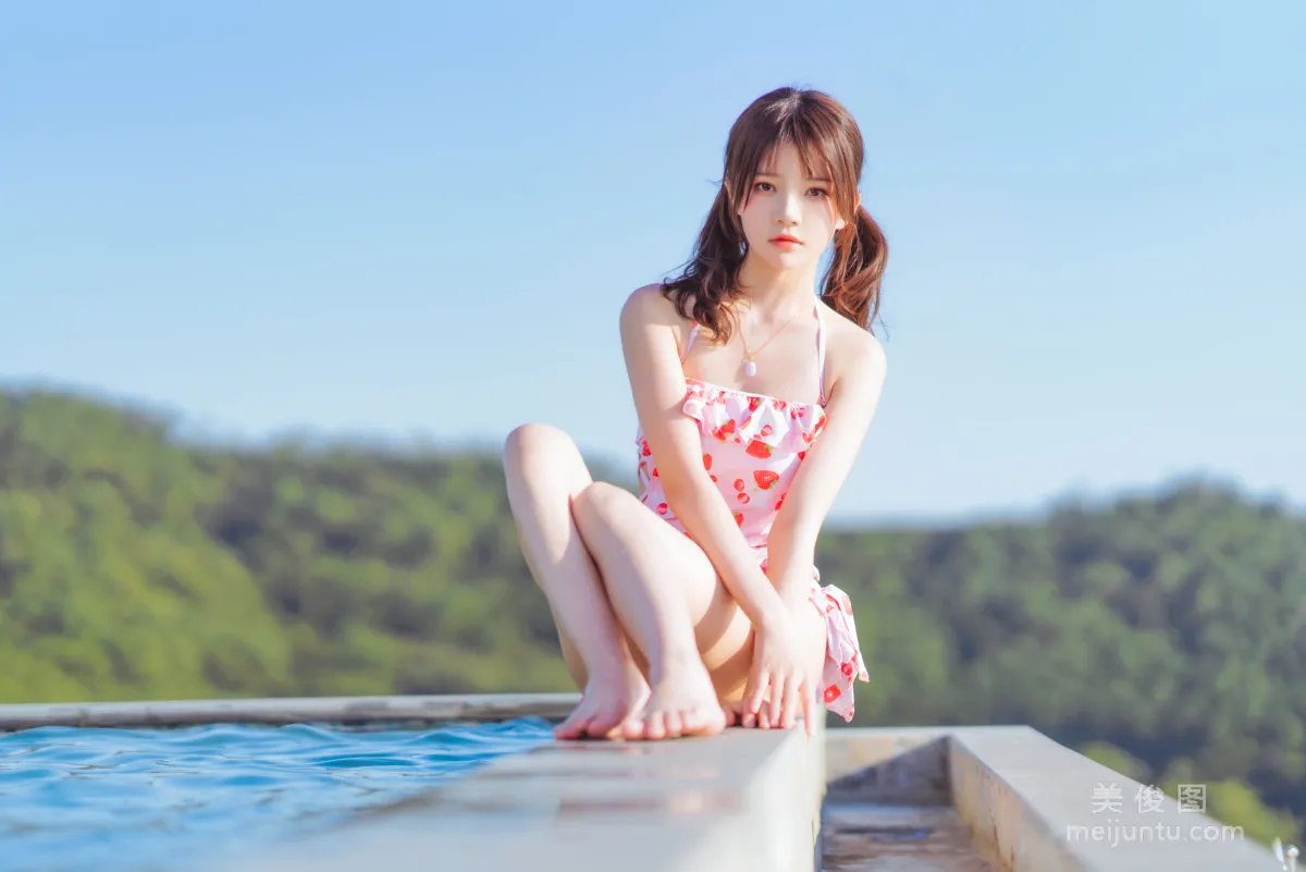 [COS Bonus] Ying Taomiao - Sweet Strawberry Swimsuit Photo Set photo 5