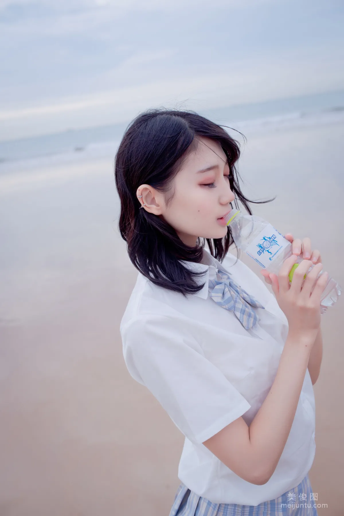 [COS福利] 周叽是可愛兔兔 - 海邊jk 2