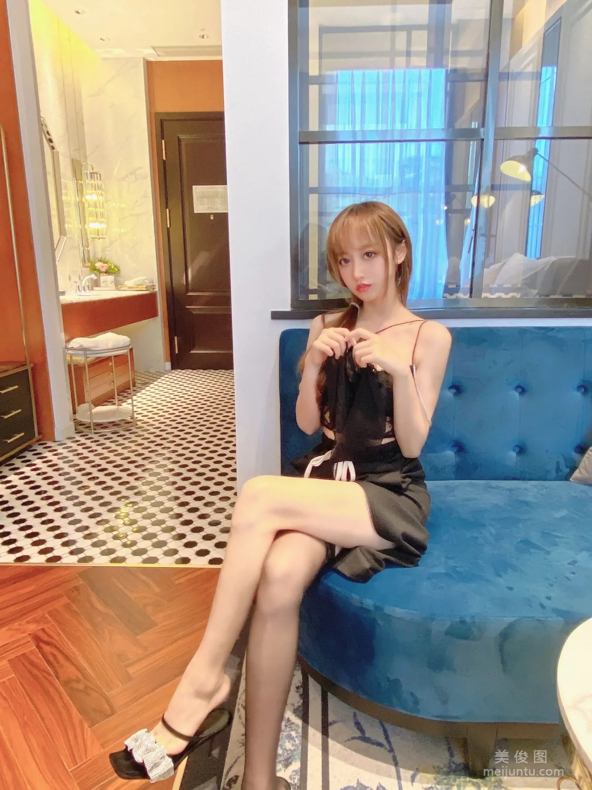 [COS Bonus] Mixianxian sama - Black Stockings Temptation Photo Set photo 24