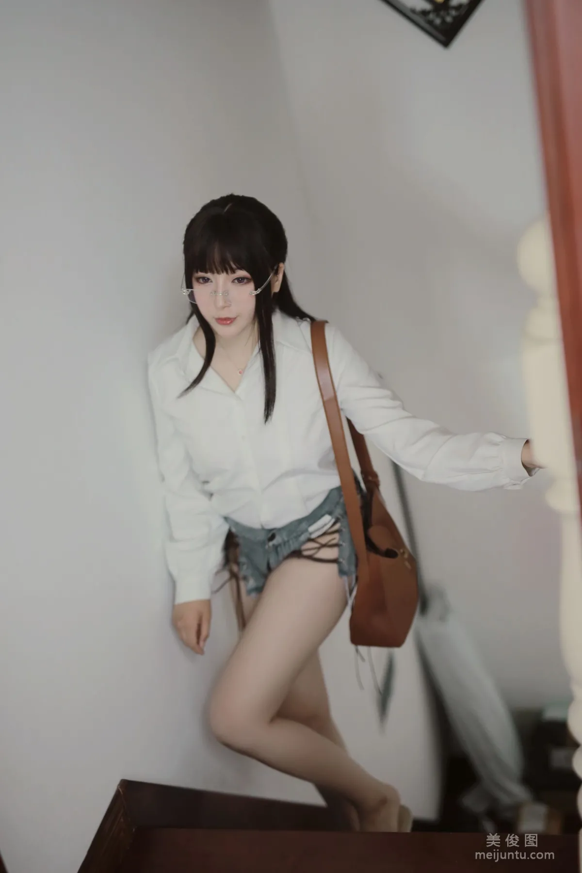 [COS福利] 小容仔咕咕咕 - 創口貼OL 寫真套圖 1