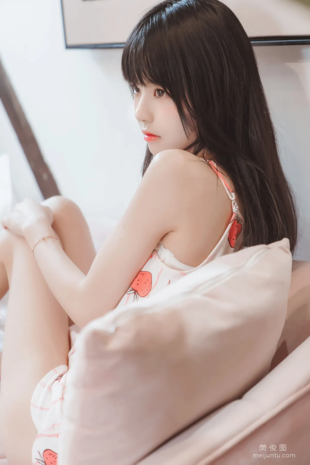 [COS福利] 桜桃喵 - 甜甜之唇边小草莓 写真套图7