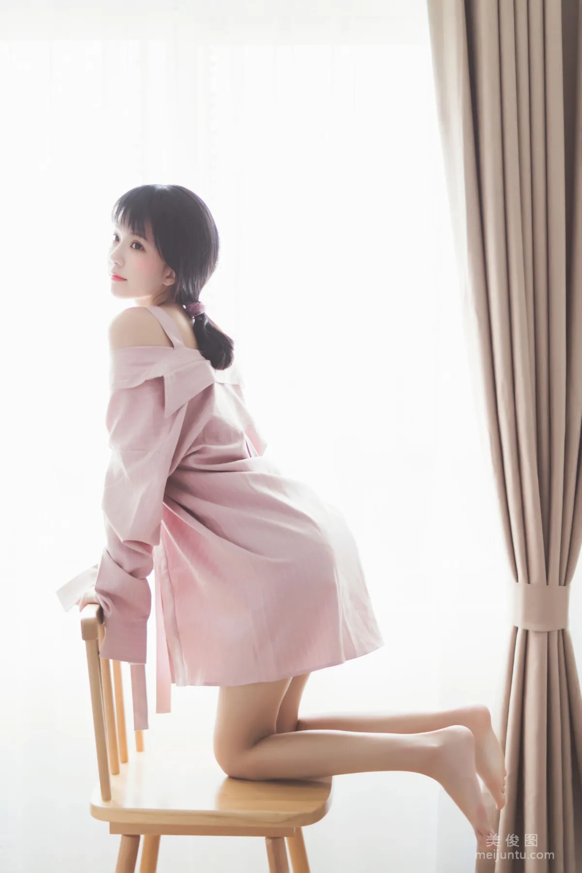 Ying Taomiao: Web Idols photo 5