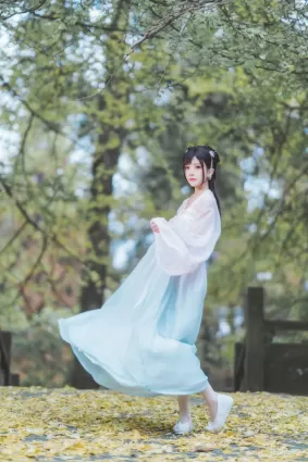 [COS福利] 桜桃喵 - 溫柔之漢服銀杏