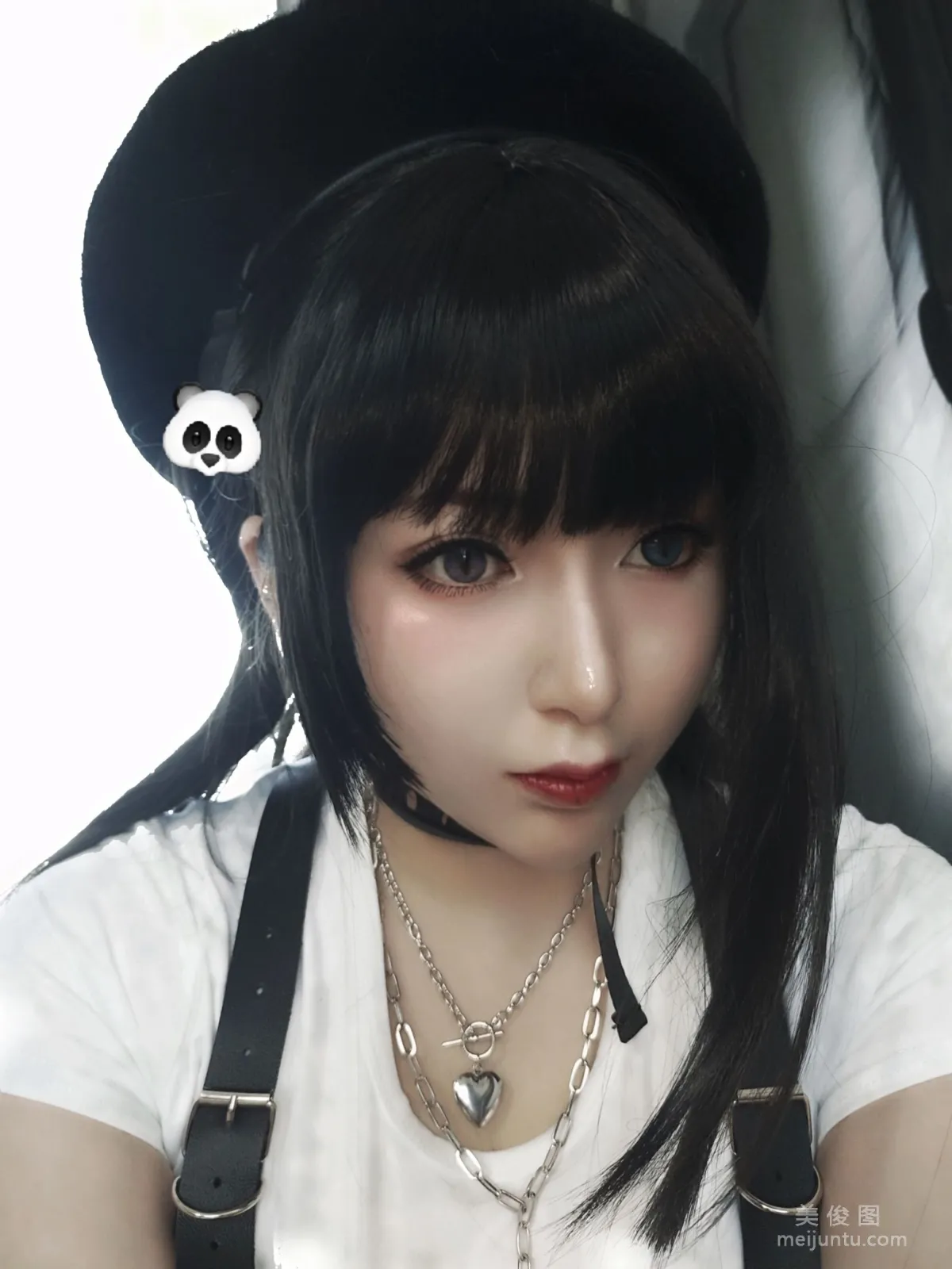 [COS] Xiaorong Zaigu Gugu - White T Photo Set photo 19