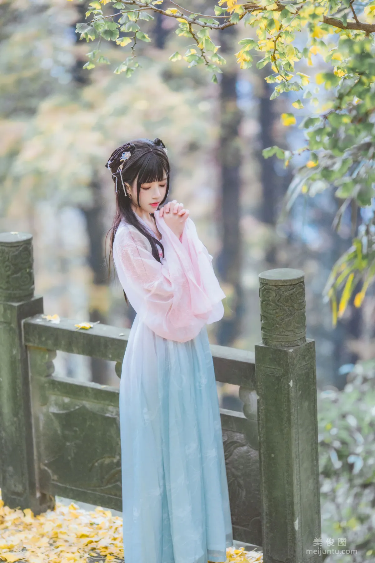 Ying Taomiao: Web Idols photo 9