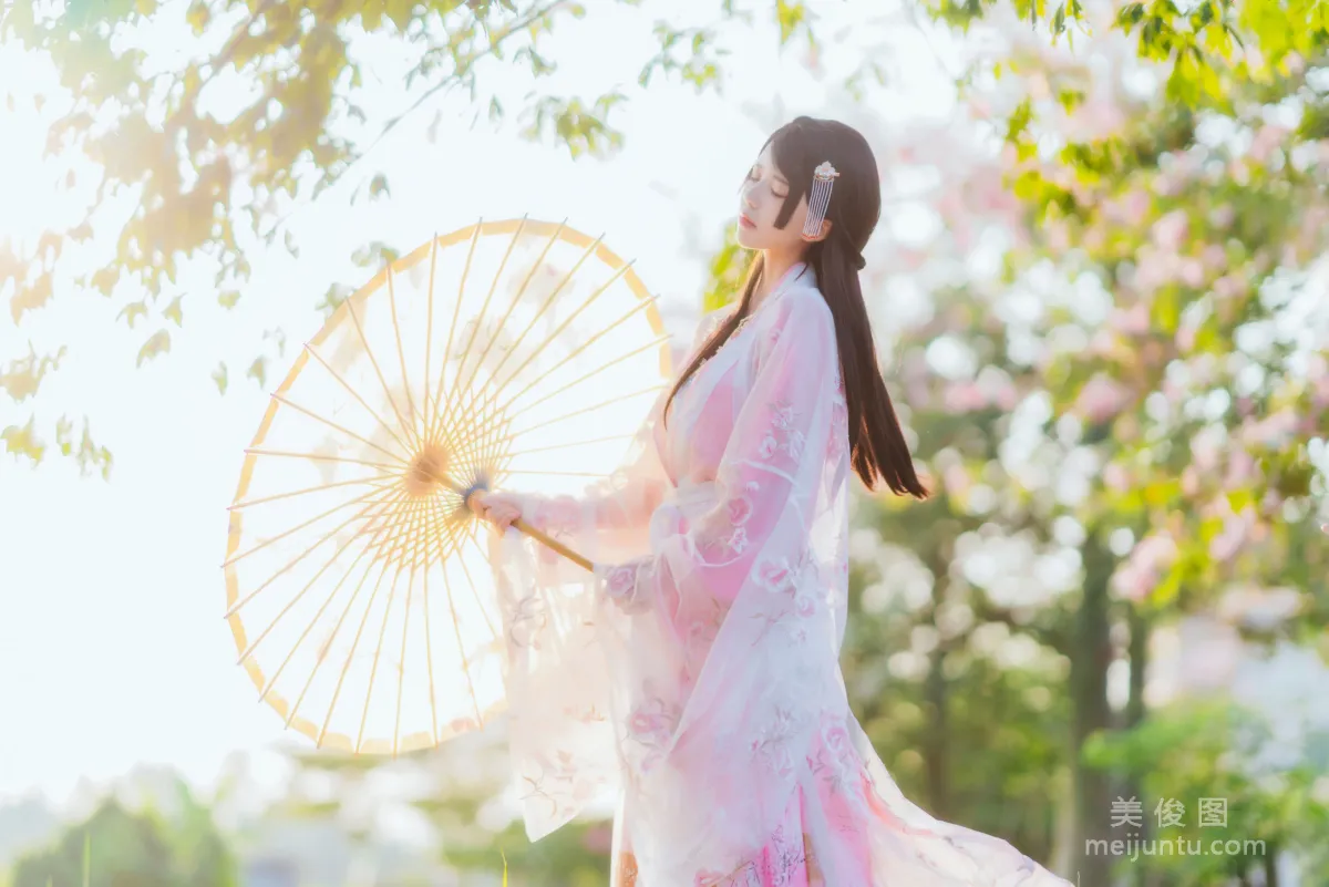 Ying Taomiao: Web Idols photo 8