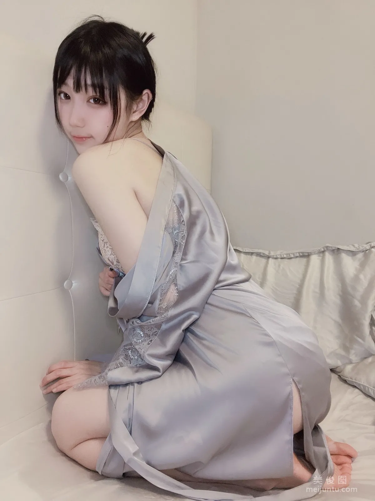 [COS] Zhouji Shike Aitu Tu - Tonight or Never Nightgown Photo Set photo 4