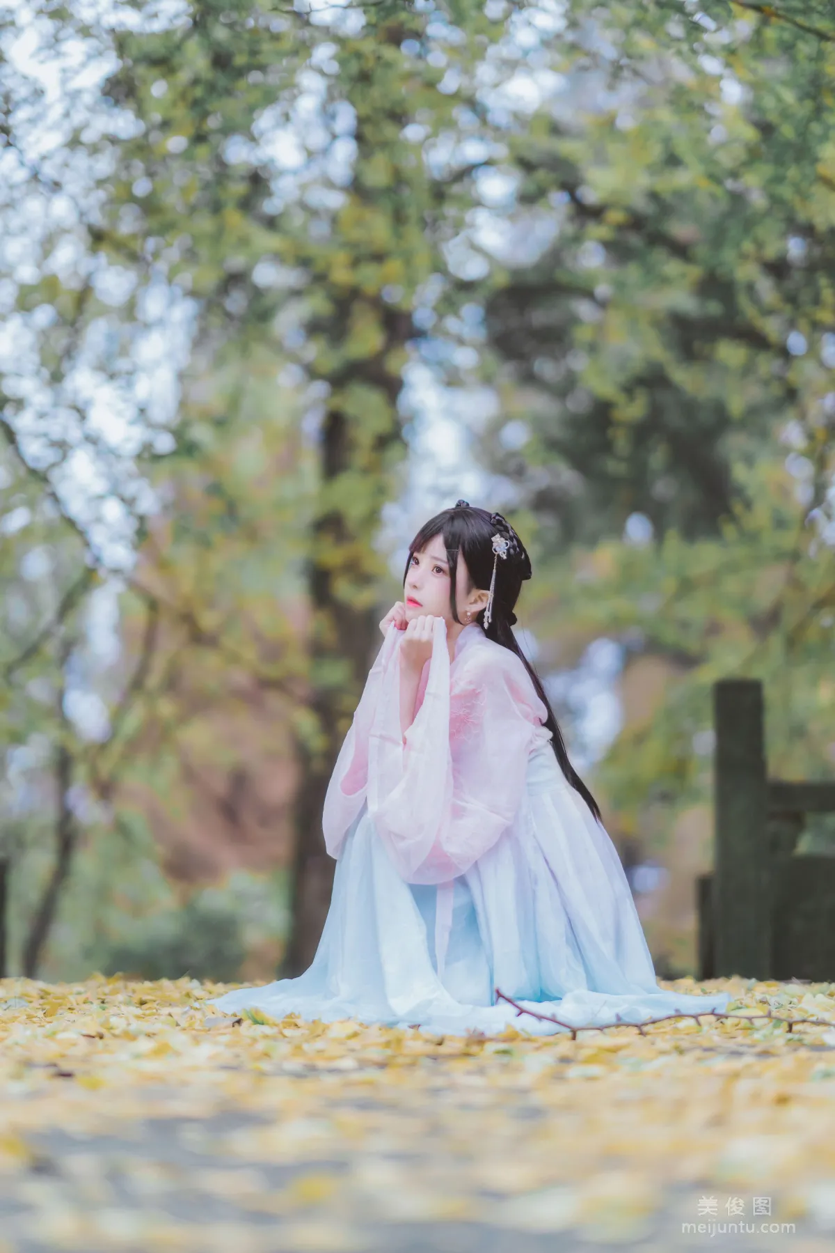 Ying Taomiao: Web Idols photo 5