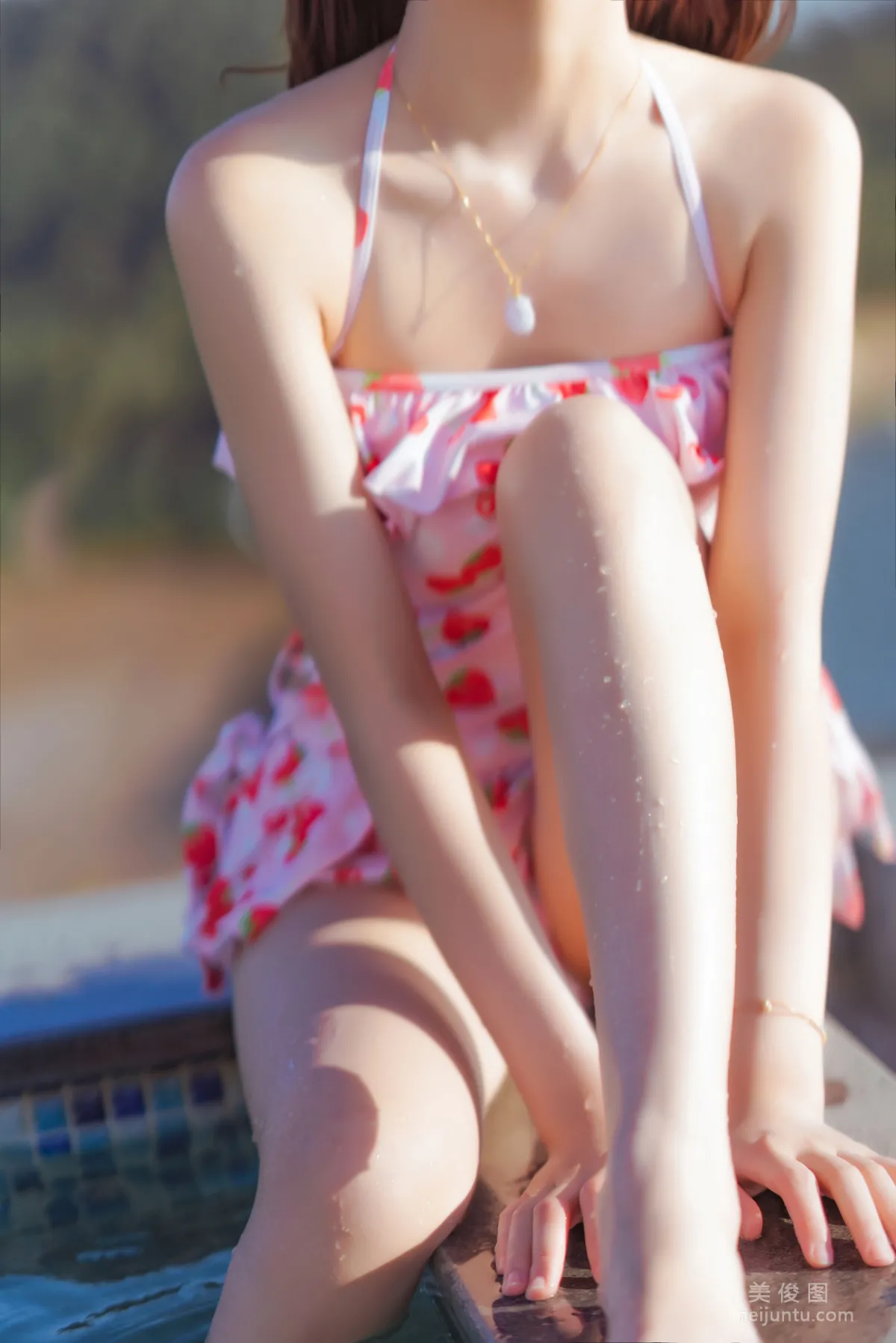 [COS Bonus] Ying Taomiao - Sweet Strawberry Swimsuit Photo Set photo 13