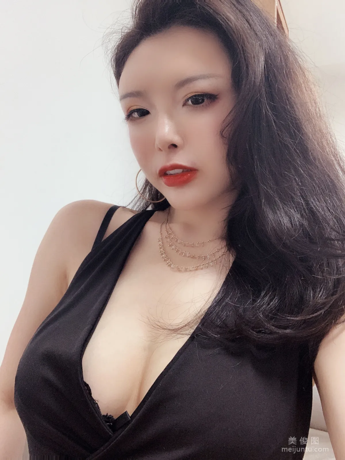 [COS福利] 秋和柯基(夏小秋秋秋) - 小黑裙 寫真套圖 93