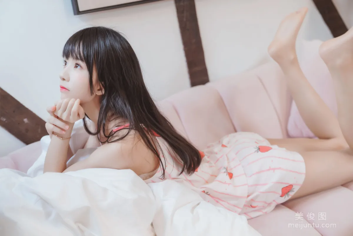 [COS] Ying Taomiao - Sweet Little Strawberry by the Lips Photo Set photo 4