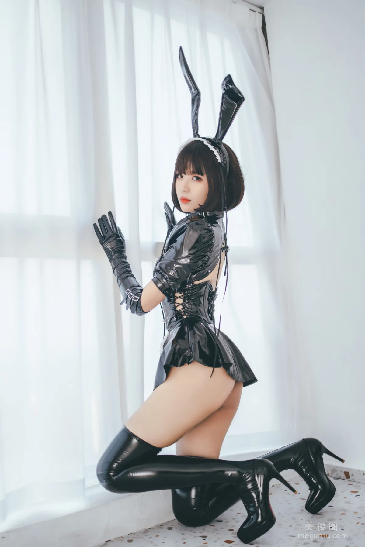 [COS Fan Service] Xuanxiao Xuejie - Bunny Girl Maid Photo Set photo 3