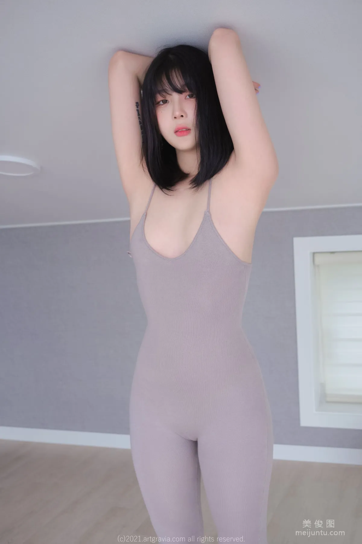 [ARTGRAVIA] VOL.284 Isabella - Suspenders, Tight Pants and Curves Temptation photo 1