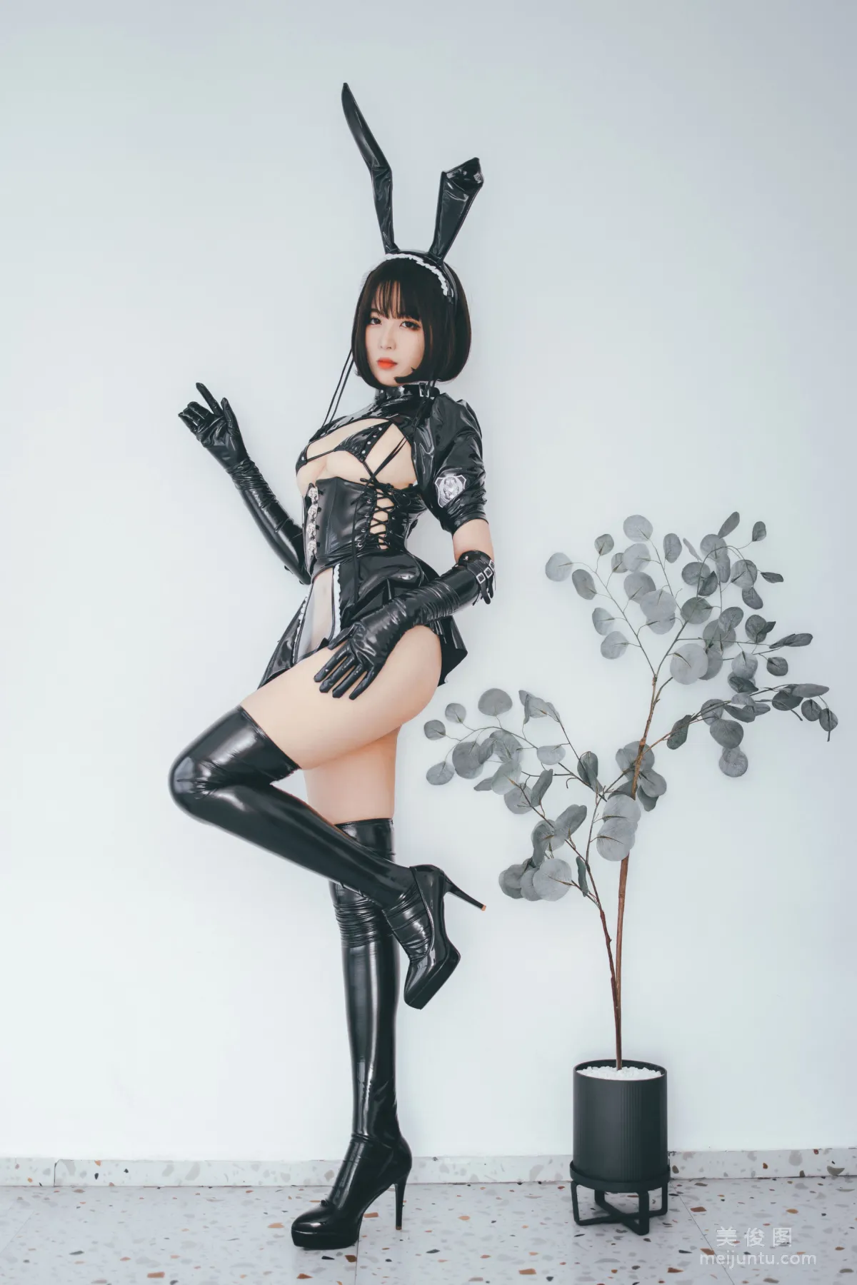 [COS Fan Service] Xuanxiao Xuejie - Bunny Girl Maid Photo Set photo 33