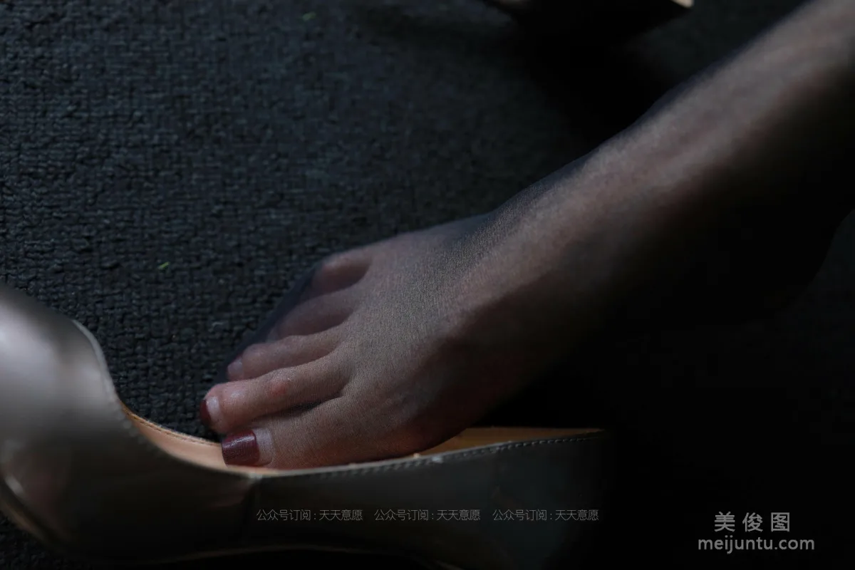 [IESS] 丝享家802： 羽西《沙发上的黑丝》11