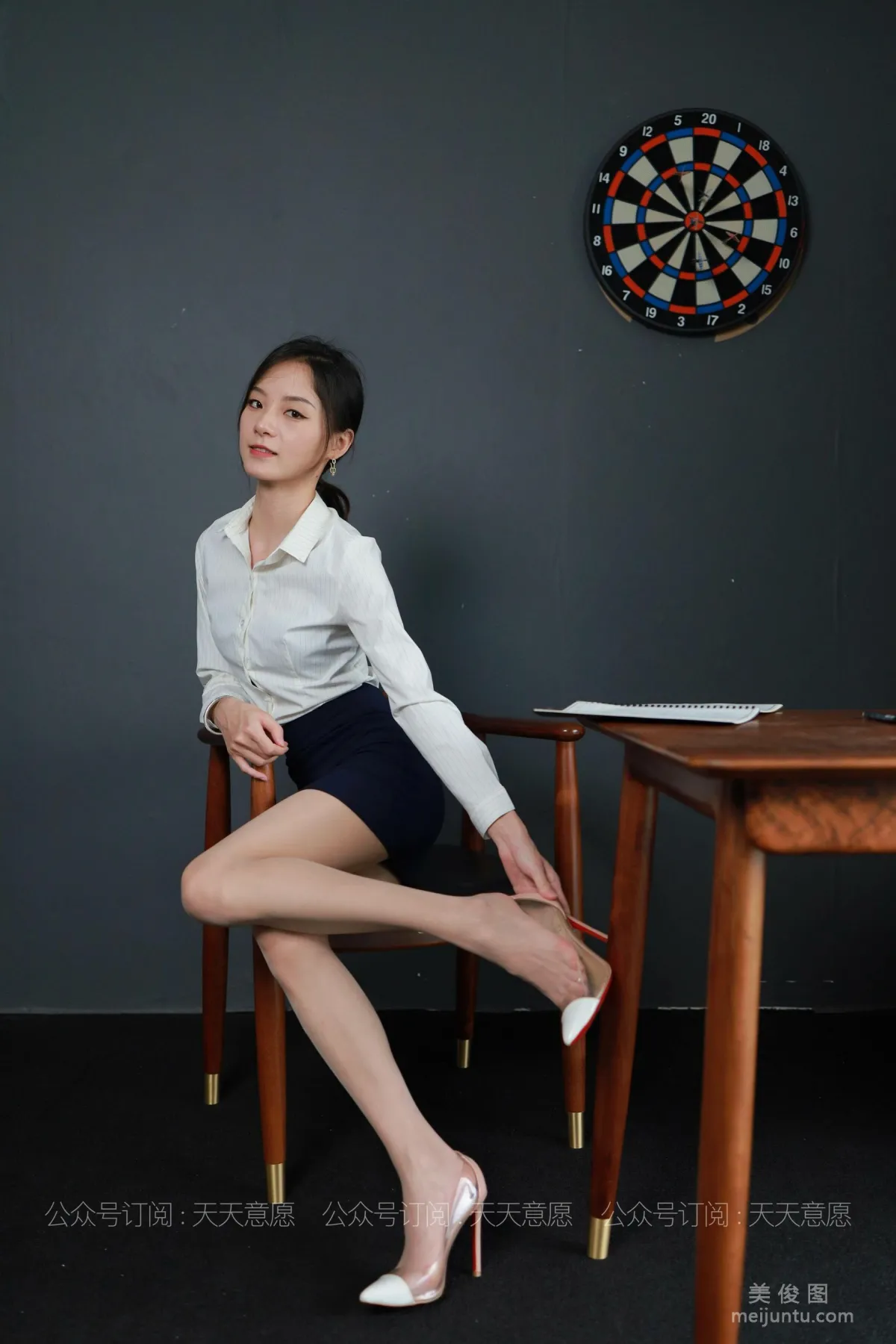 [IESS] 絲享家813： 小六《火辣女秘書》 17