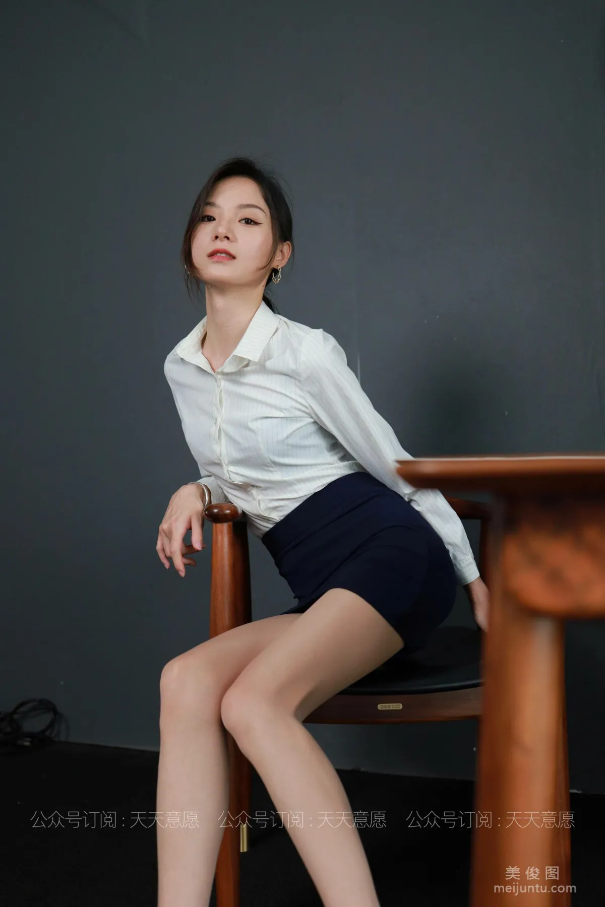 [IESS] 絲享家813： 小六《火辣女秘書》 30