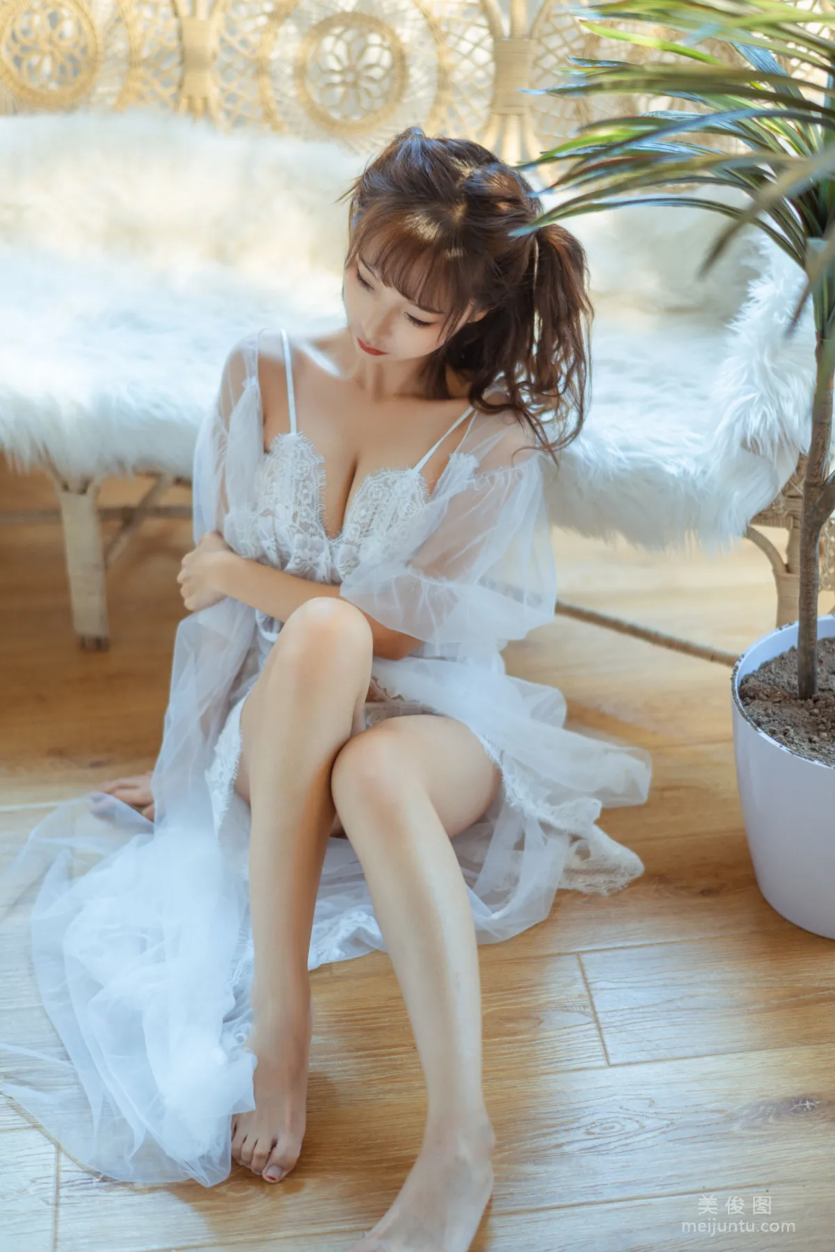 [COS福利] 动漫博主蠢沫沫 - 蕾丝睡衣 写真套图2
