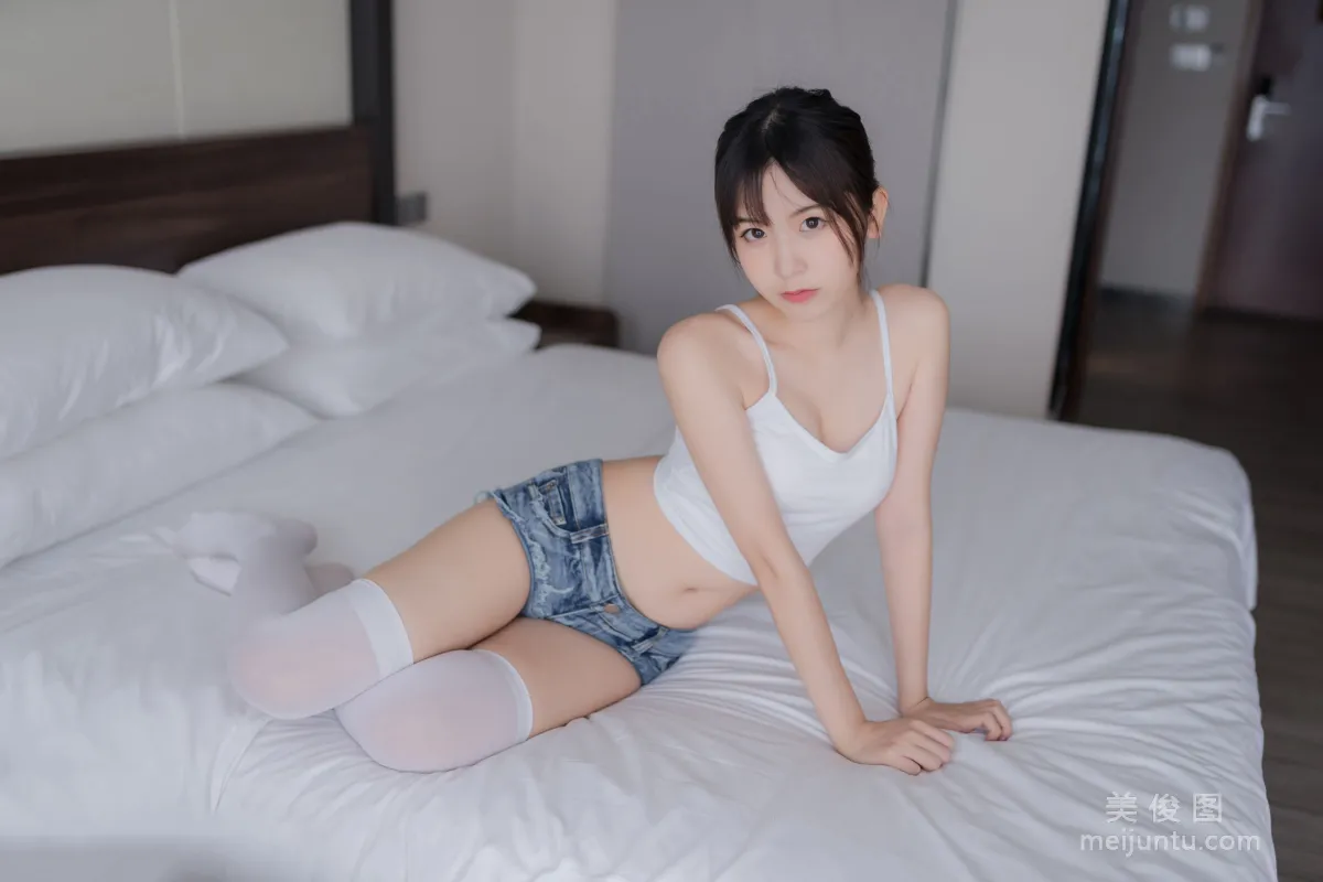[喵糖映畫] VOL.442 吊帶熱褲 套圖 22