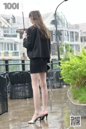 [一千零一夜] 161  《雨中漫步1》 絲足美腿寫真