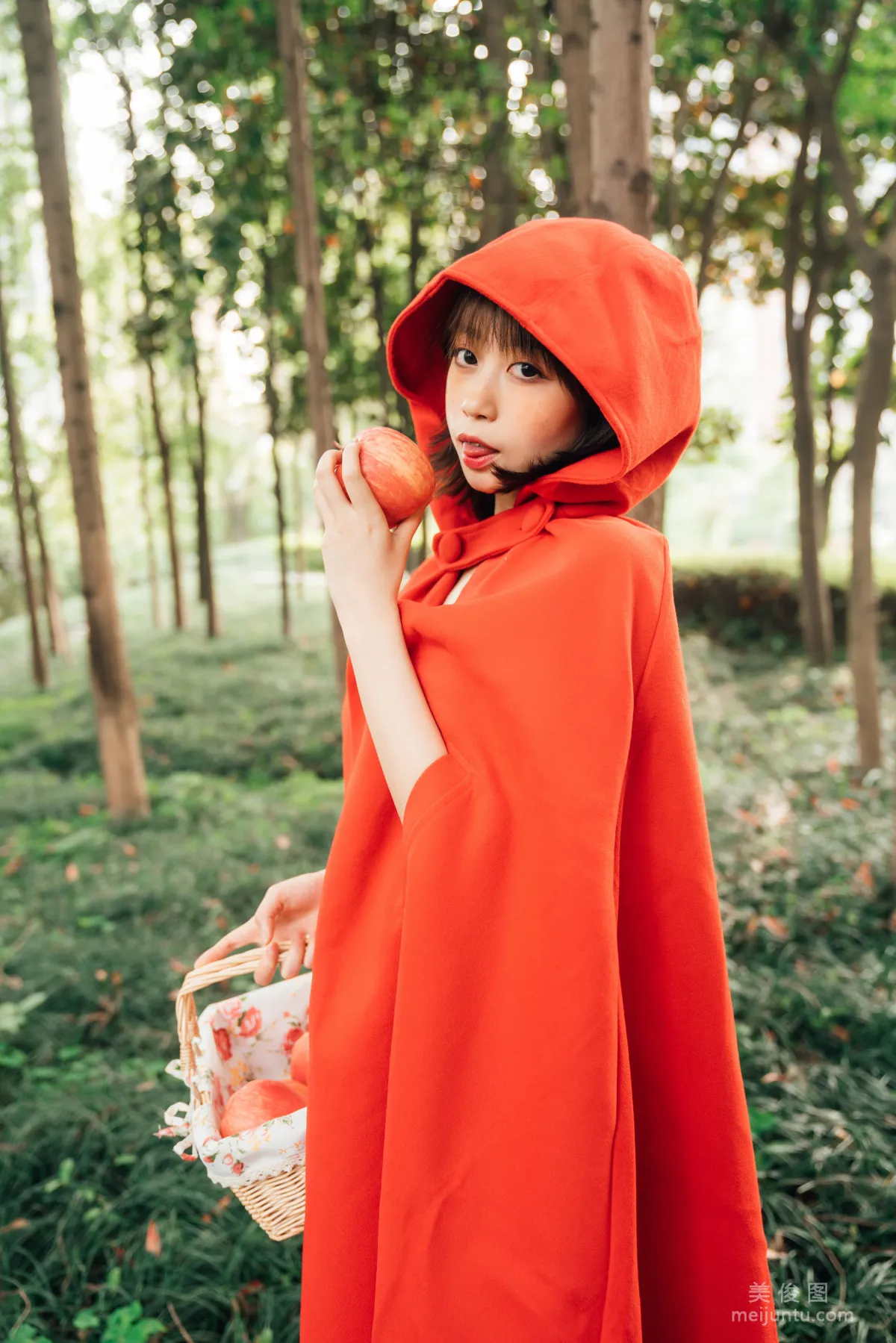 [COS Bonus] Nai Xijiang nice - Little Red Riding Hood Photo Set photo 1