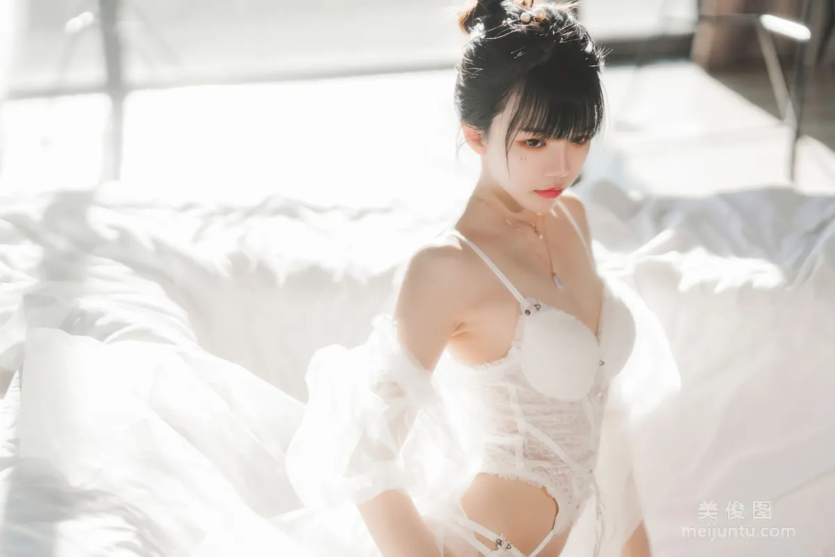 Ying Taomiao: Web Idols photo 8