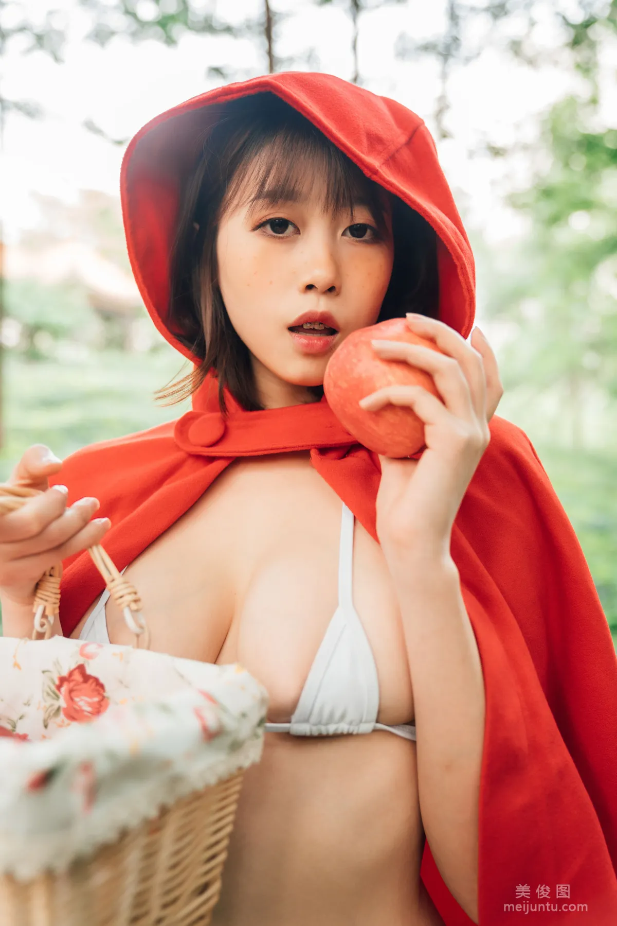 [COS Bonus] Nai Xijiang nice - Little Red Riding Hood Photo Set photo 26