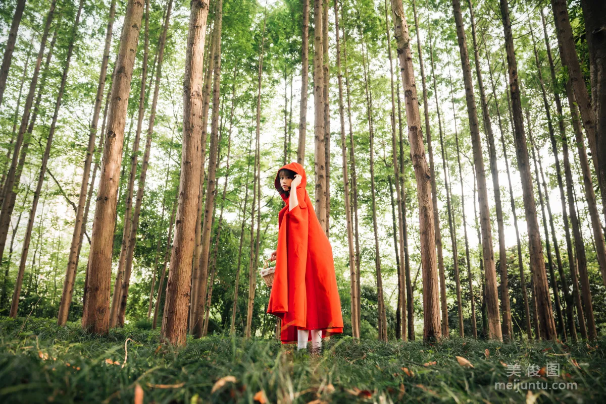 [COS Bonus] Nai Xijiang nice - Little Red Riding Hood Photo Set photo 2
