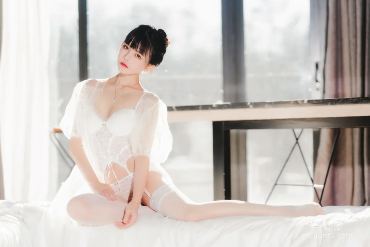 Ying Taomiao: Web Idols photo 5