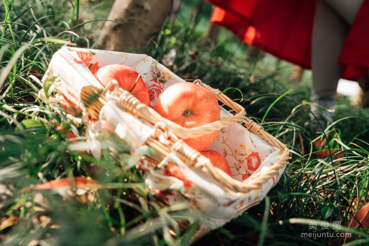 [COS Bonus] Nai Xijiang nice - Little Red Riding Hood Photo Set photo 5