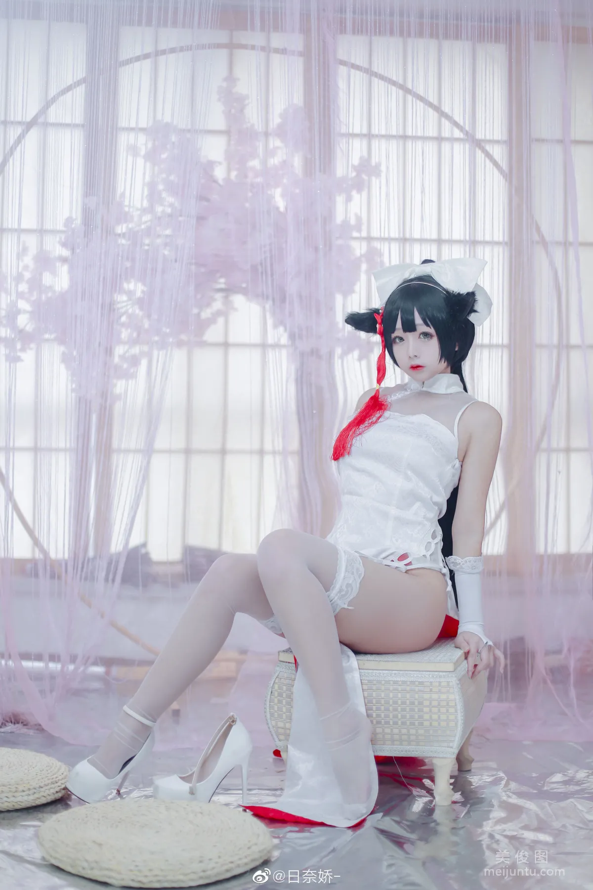 Ri Naijiao - Kaohsiung Mastiff Red + White Qipao Photo Set photo 5