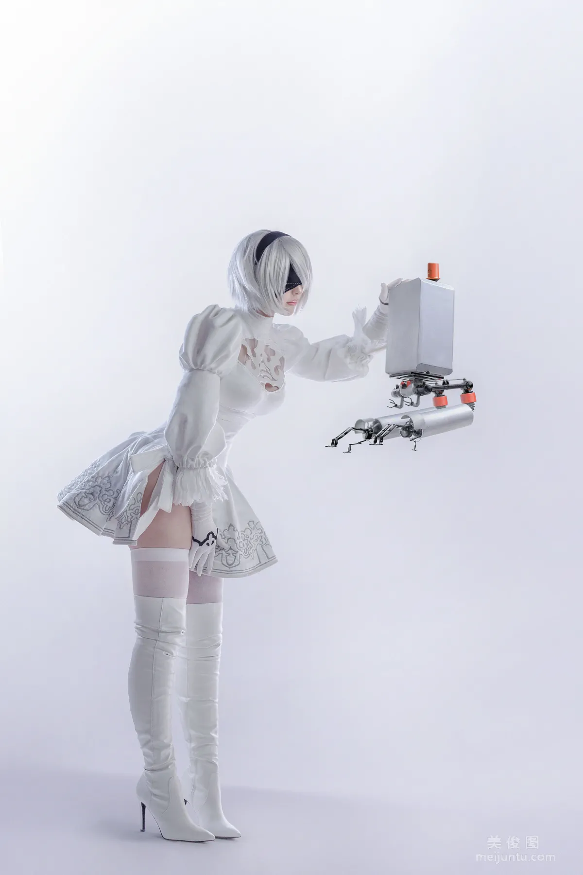 国外美女SayaTheFox - 2B White Dress1