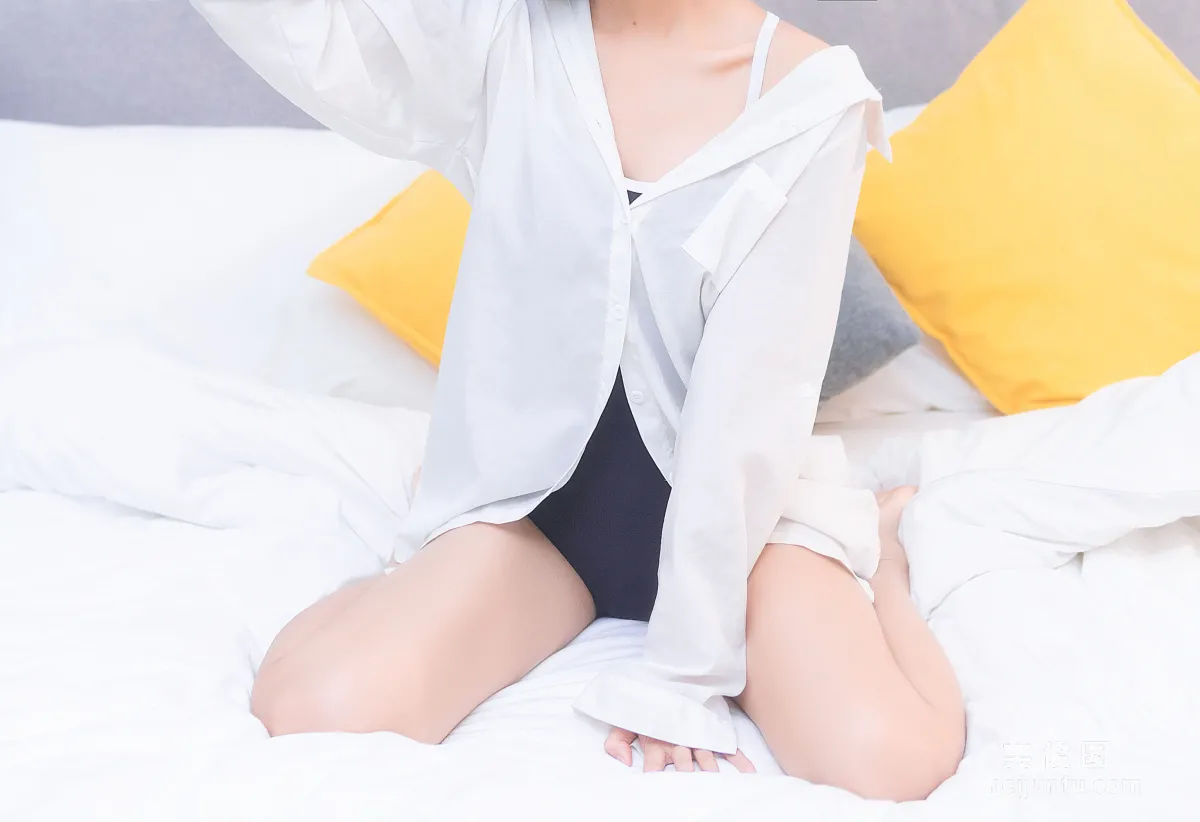 [COS福利] 微博妹子三度_69 - 衬衫日常 写真套图1