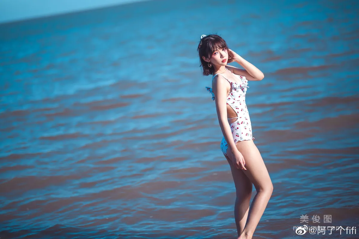 [COS福利] 动漫博主阿了个fifi - 夏天泳装 写真套图7