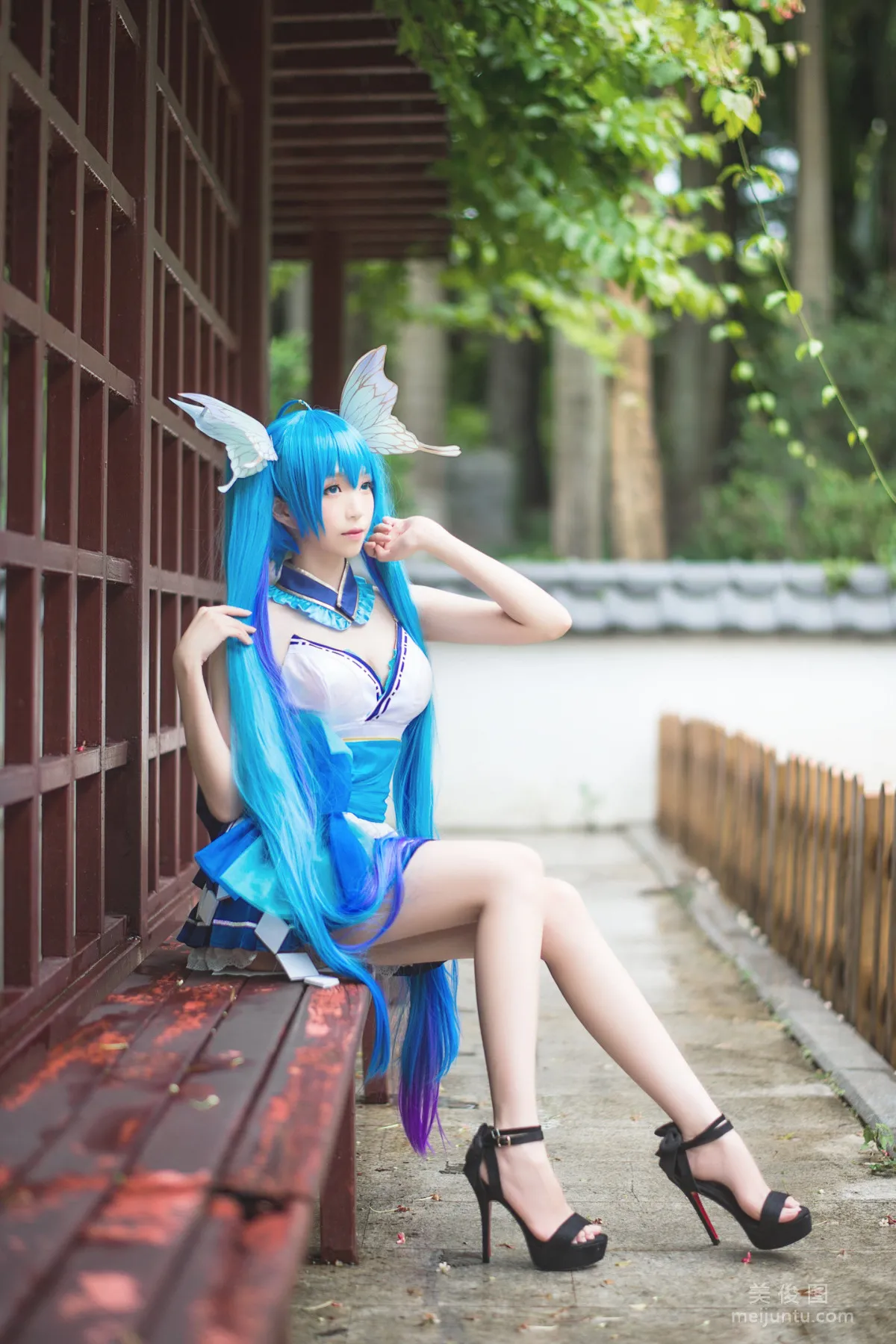 Qingqingzi Js: Web Idols photo 8