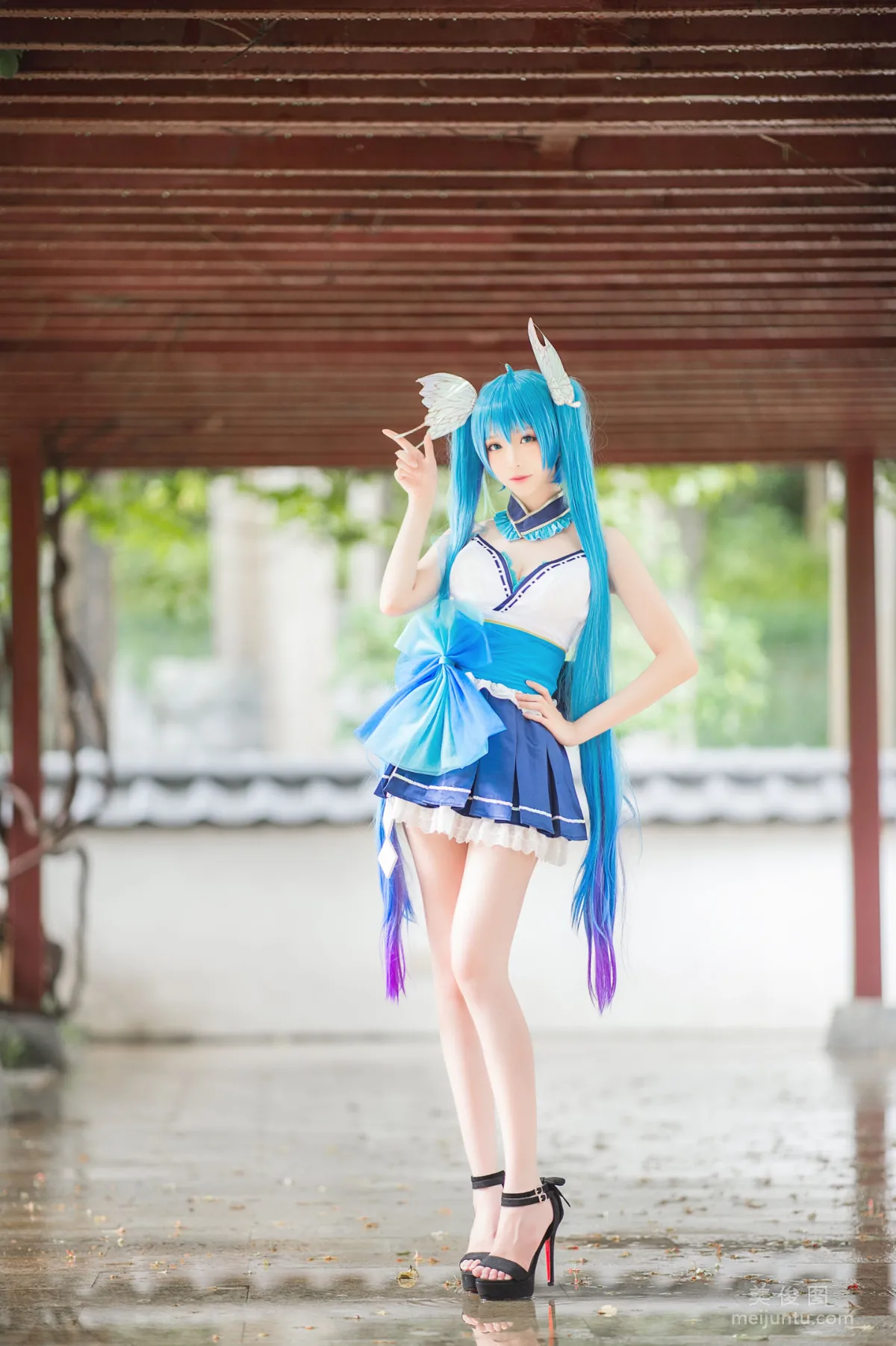 Qingqingzi Js: Web Idols photo 3