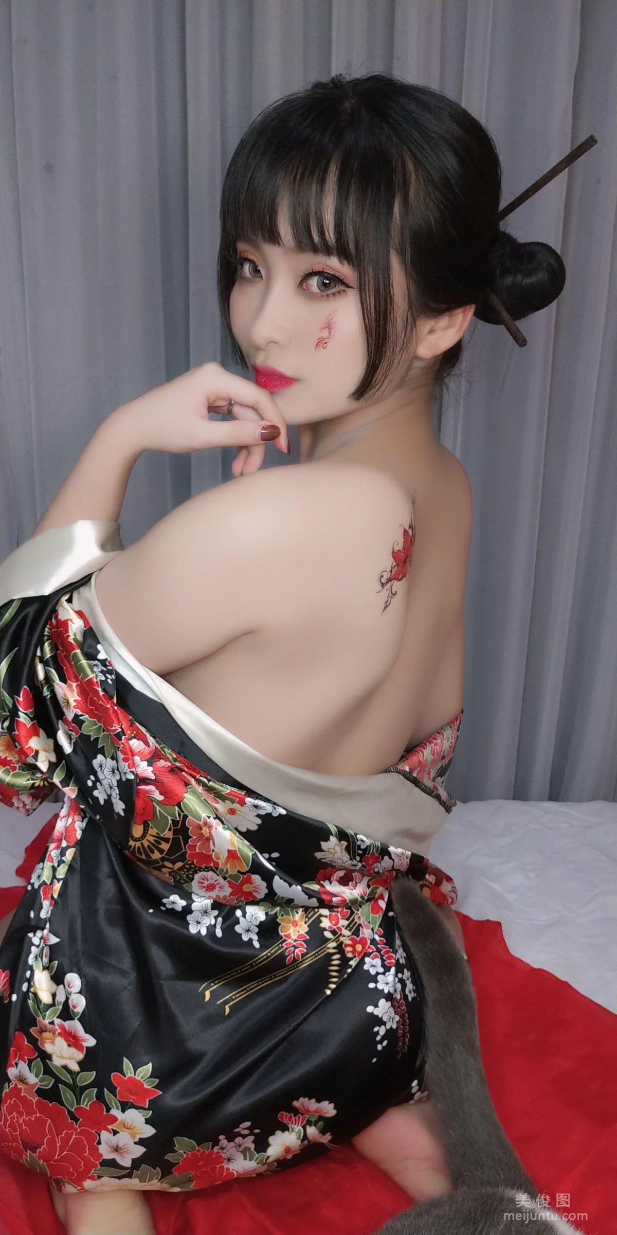 Luoli LoLiSAMA: Web Idols photo 3