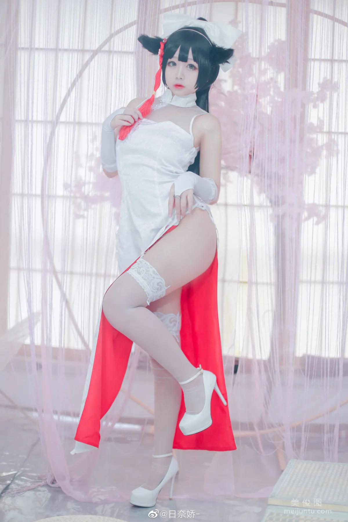 Ri Naijiao - Kaohsiung Mastiff Red + White Qipao Photo Set photo 2
