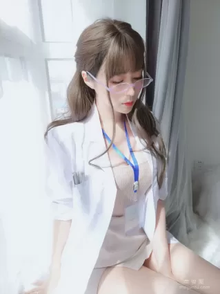 Coser小姐姐白銀 - 私人醫生 寫真套圖