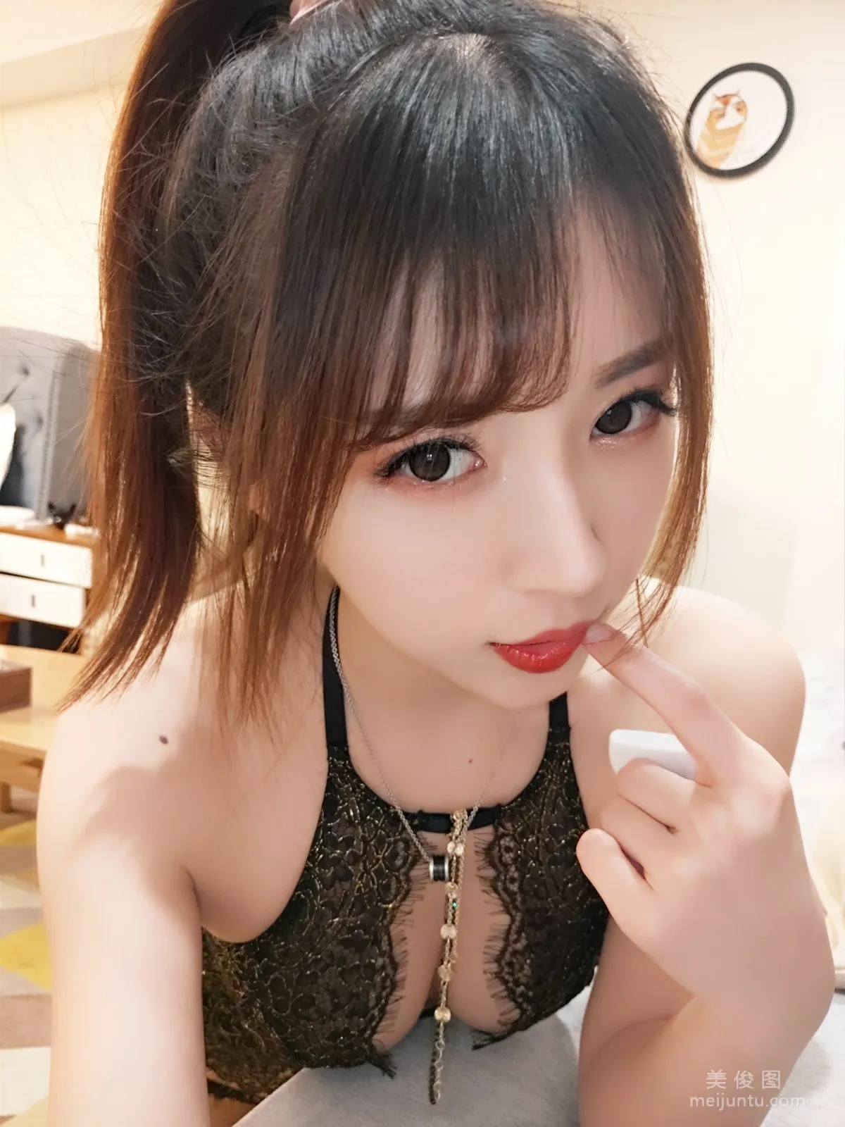 斗鱼主播小女巫露娜 - 蕾丝亮钻黑色长筒5
