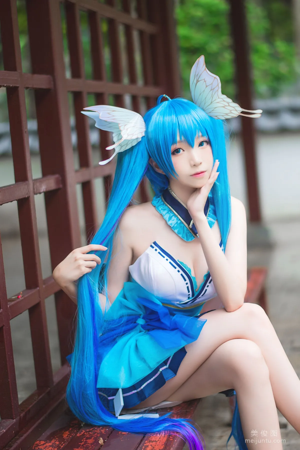 Qingqingzi Js: Web Idols photo 4